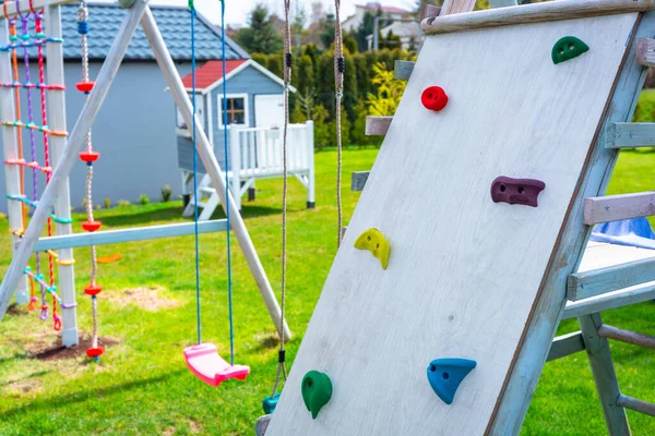 Gartenspielplatz Für Kinder Mit Kletterwand — Stockfoto