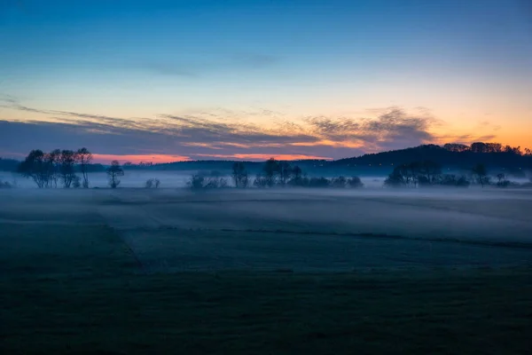Nebelwiese Bei Sonnenuntergang Polen — Stockfoto