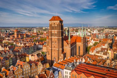 Gdansk 'taki eski şehrin güzel mimarisi. Polonya