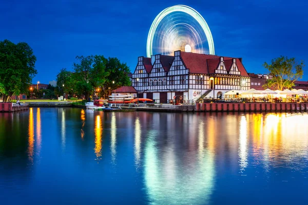 Schöne Landschaft Der Stadt Danzig Der Abenddämmerung Über Dem Fluss — Stockfoto