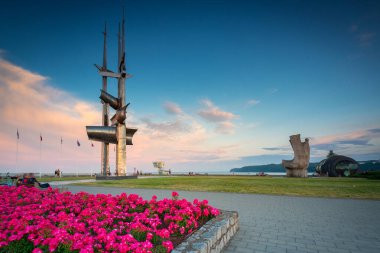 Gün batımında Gdynia 'daki limanda. Polonya
