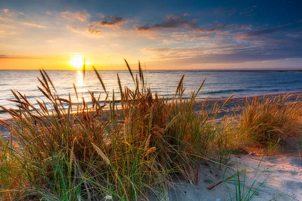 Una Hermosa Puesta Sol Playa Isla Sobieszewo Mar Báltico Polonia —  Fotos de Stock