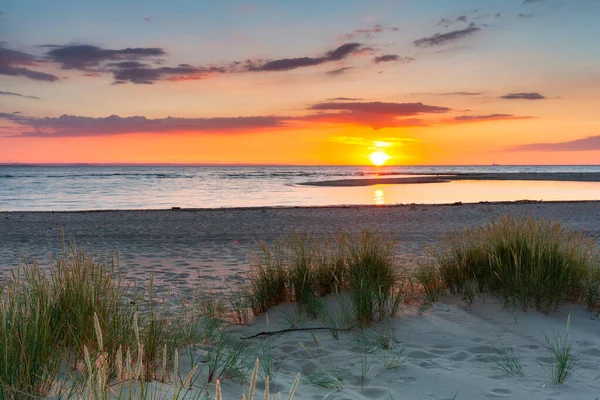 Een Prachtige Zonsondergang Het Strand Van Het Eiland Sobieszewo Aan — Stockfoto