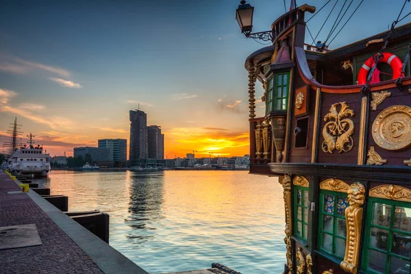 Puerto Gdynia Con Arquitectura Moderna Atardecer Polonia — Foto de Stock