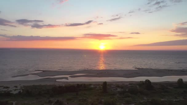 Ένα Όμορφο Ηλιοβασίλεμα Στην Παραλία Του Νησιού Sobieszewo Στη Βαλτική — Αρχείο Βίντεο