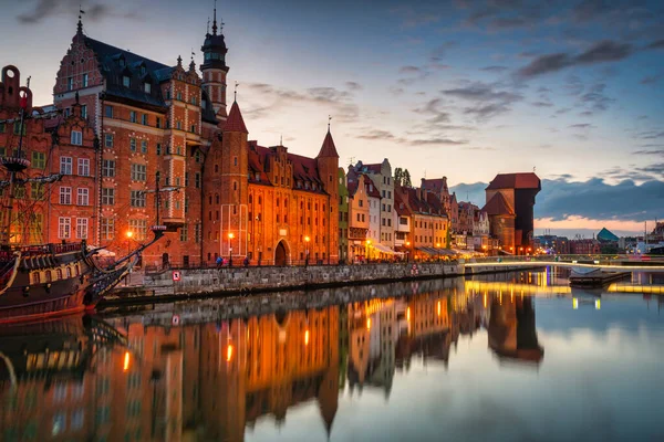 Gdansk Con Una Grúa Histórica Río Motlawa Atardecer Polonia — Foto de Stock