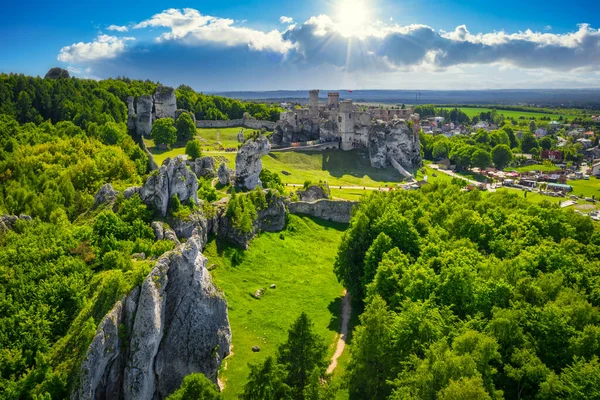 Zřícenina Krásného Hradu Ogrodzieniec Polsku — Stock fotografie