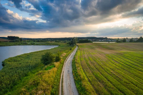 Όμορφο Τοπίο Των Αγρών Κατά Συγκομιδή Στη Βόρεια Πολωνία — Φωτογραφία Αρχείου