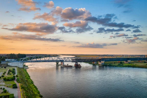 波兰Tczew的Wisla河上空美丽的落日 — 图库照片
