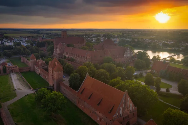 Gyönyörű Malbork Kastély Nogat Folyó Felett Lengyelország — Stock Fotó