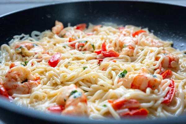 Noodles Prawns Cream Sauce Cherry Tomatoes — Stock Photo, Image