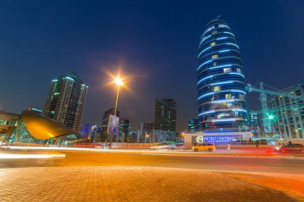 Dubai internet city bei dämmerung, uae — Stockfoto