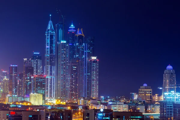 Parque tecnológico em Dubai Internet City ao entardecer, Emirados Árabes Unidos — Fotografia de Stock