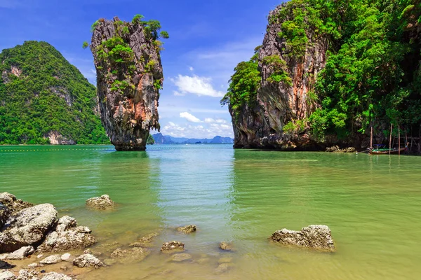 Ko Tapu rock on James Bond Island — Stock Photo, Image