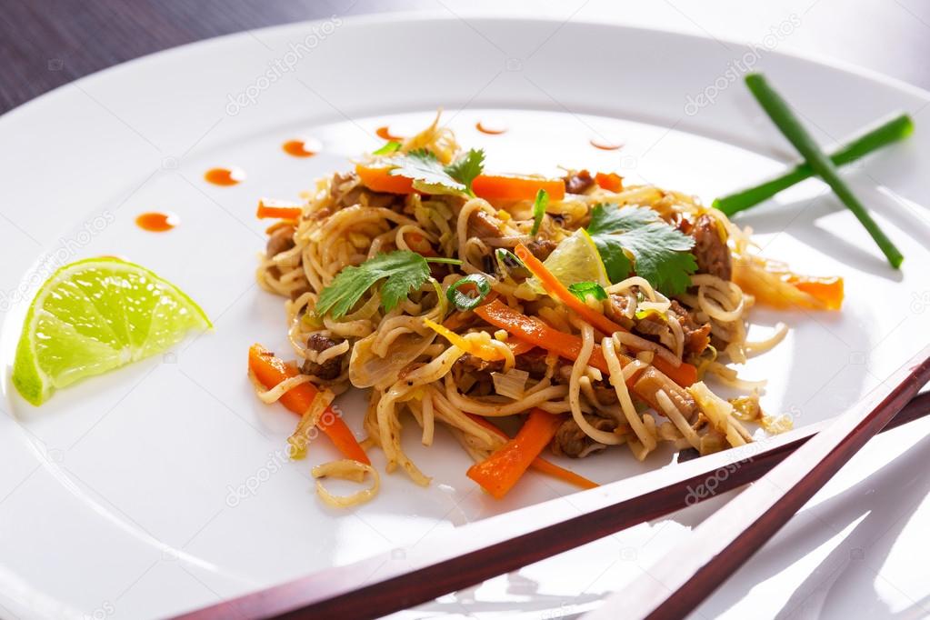 Chinese noodles with duck and vegetables — Stock Photo © Patryk