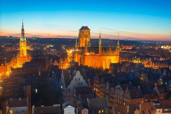 Cidade velha de Gdansk com prefeitura à noite — Fotografia de Stock
