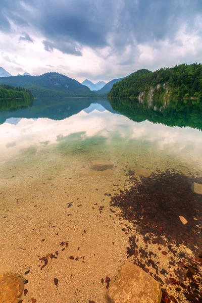 Paisagem de lago idílico em Alpes da Baviera — Fotografia de Stock