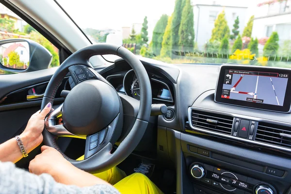 Driving a car with navigation — Stock Photo, Image