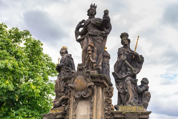 Estátuas na Ponte Charles em Praga — Fotografia de Stock