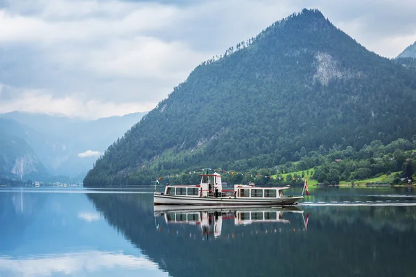 Lac Grundlsee dans les Alpes — Photo