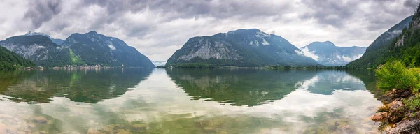 Panorama hallstatter jezera v Alpách — Stock fotografie
