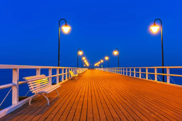 Houten pier op Baltische Zee in Polen — Stockfoto