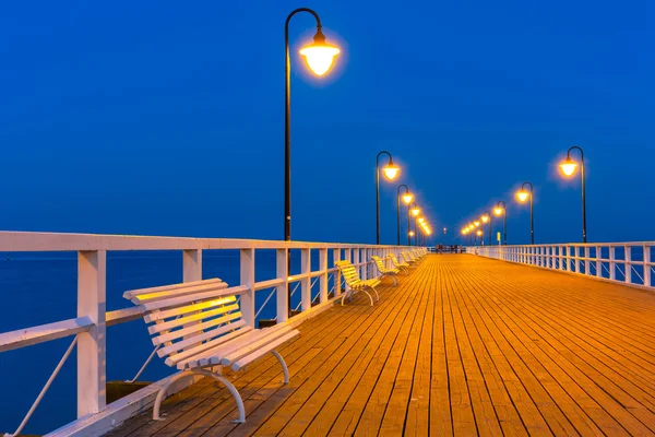 ポーランドのバルト海で木製の桟橋 — ストック写真