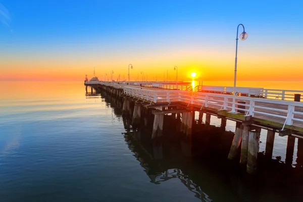 Salida del sol en el mar Báltico en Sopot, Polonia — Foto de Stock