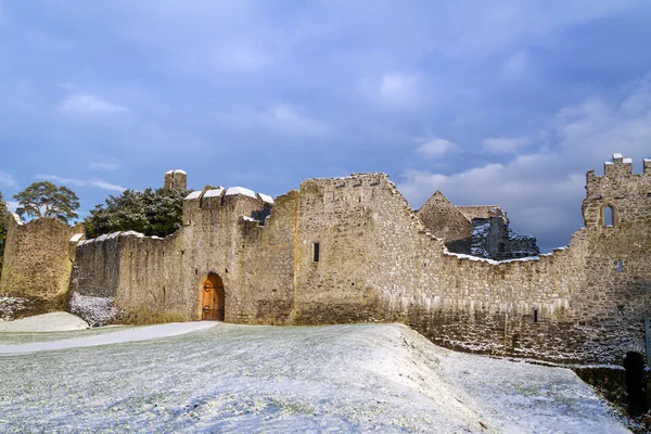 Ruiny zamek Adare w zimowej scenerii — Zdjęcie stockowe