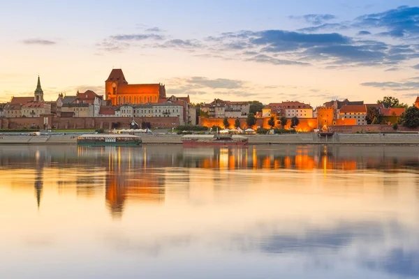 Torun gamla staden vid solnedgången, Polen — Stockfoto