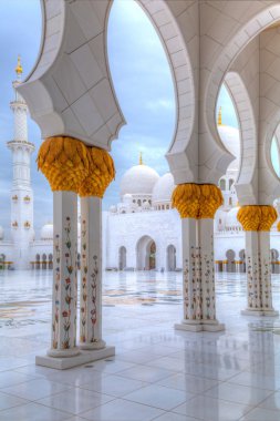 Şeyh Zayed, Abu Dabi 'deki Büyük Cami.