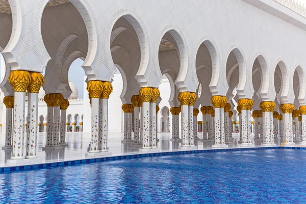 Sheikh Zayed Grand Mosque in Abu Dhabi — Stock Photo, Image