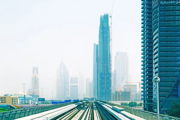 Metro lijn in Dubai stad — Stockfoto