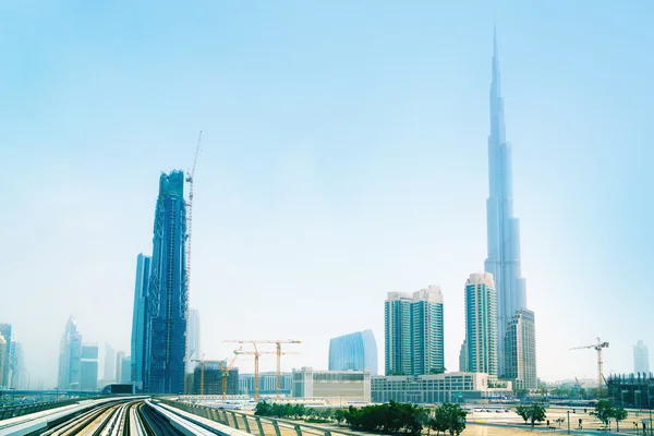 Tunnelbana linje i Dubai city — Stockfoto