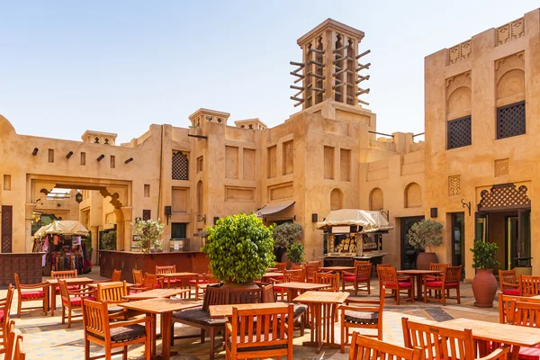 Arquitectura del complejo Madinat Jumeirah en Dubai — Foto de Stock