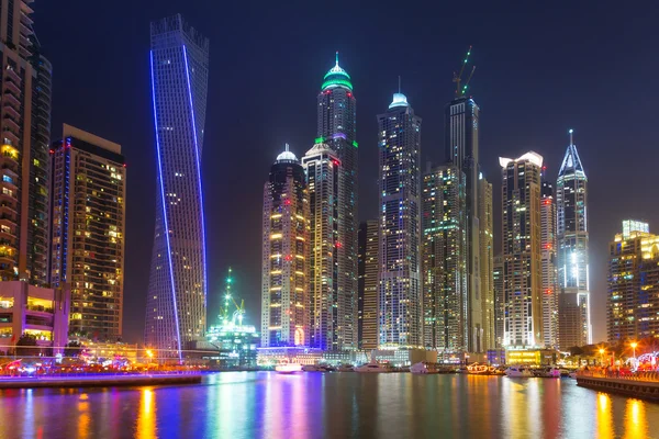 Dubai Marina à noite — Fotografia de Stock