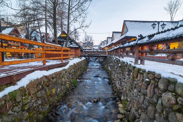 Krupówki utcától, Zakopane-Lengyelország téli időben — Stock Fotó