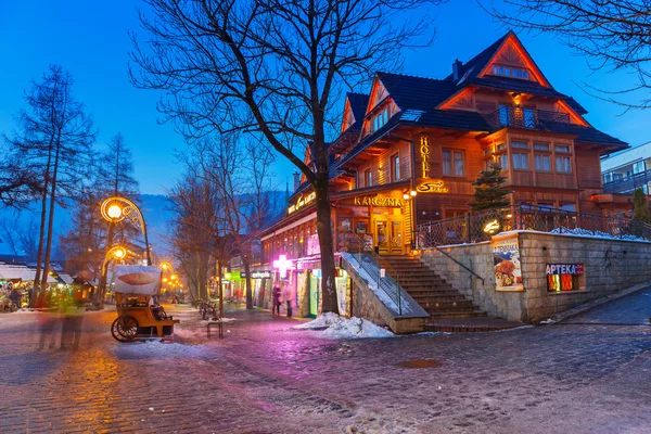 Krupowki street i Zakopane på vintern, Polen — Stockfoto
