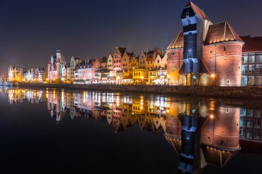 Eski kasaba gdansk geceleri antik vinç ile