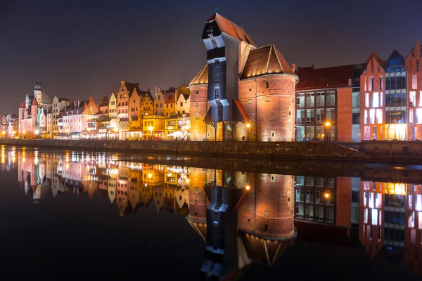 Old town of Gdansk with ancient crane at night — Stock Photo, Image