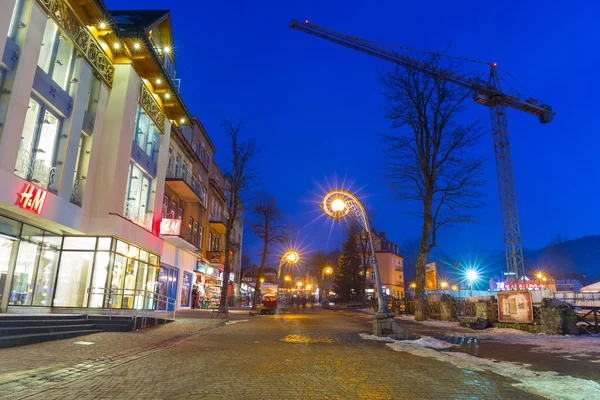 Calle Krupowki en Zakopane en invierno, Polonia — Foto de Stock