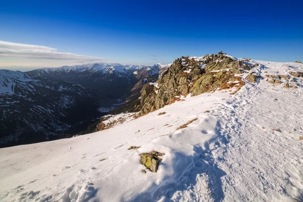 Tatra gebergte in de besneeuwde winter, Polen — Stockfoto