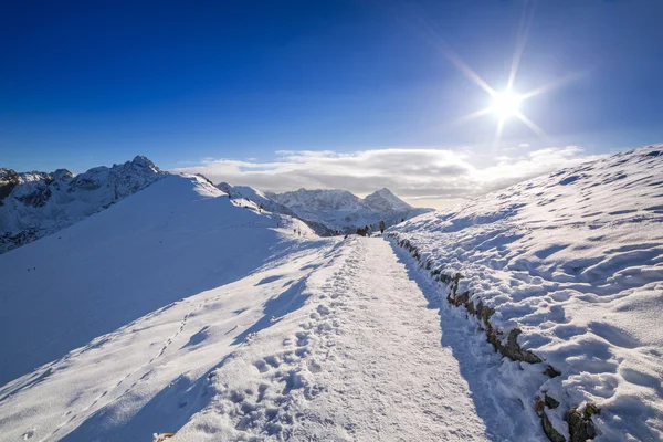 Tatra gebergte in de besneeuwde winter, Polen — Stockfoto