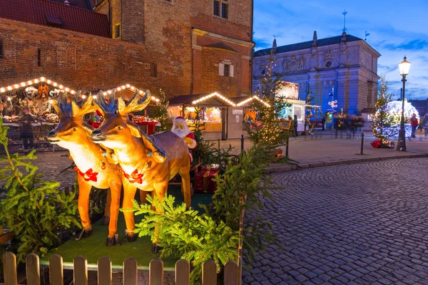 Christmas decorations on the old town of Gdansk at night — Stock Photo, Image