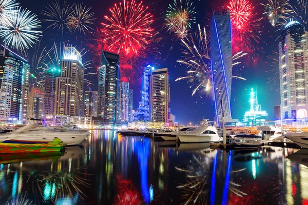 Exposição de fogos de artifício de Ano Novo em Dubai — Fotografia de Stock