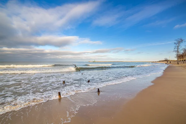 Ondas altas no mar Báltico no inverno — Fotografia de Stock