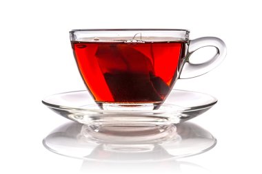 Çay çantalı bir fincan çay.