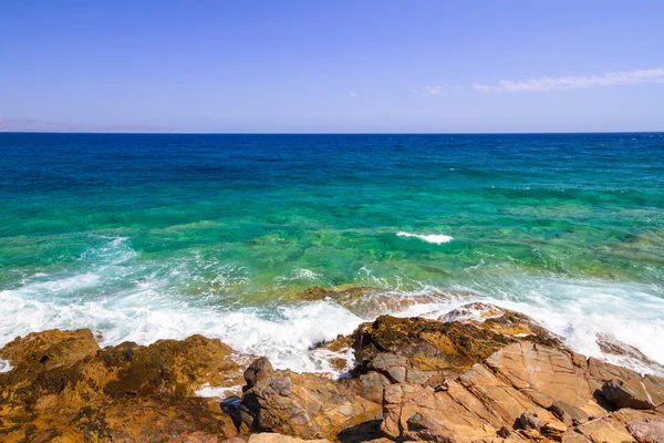 Turkos vatten av mirabello bay på Kreta — Stockfoto