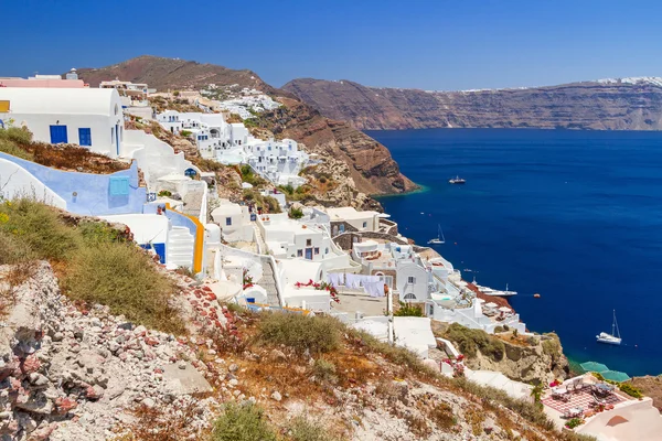 Остров Санторини с белыми зданиями, Греция — стоковое фото