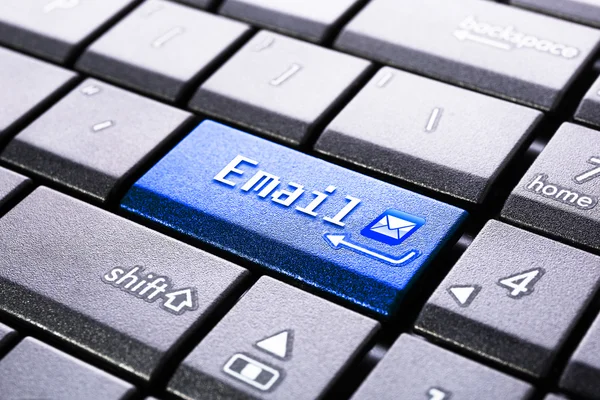 De knop e-mail op de computer — Stockfoto